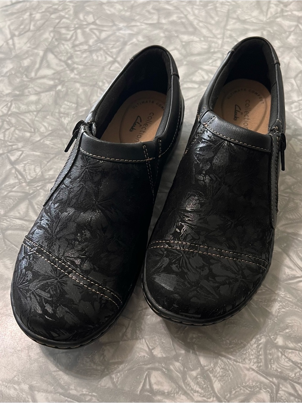 Clarks Women’s Cora Giny Slip-On Leather Loafers, Black Floral Pattern, Size 5.5